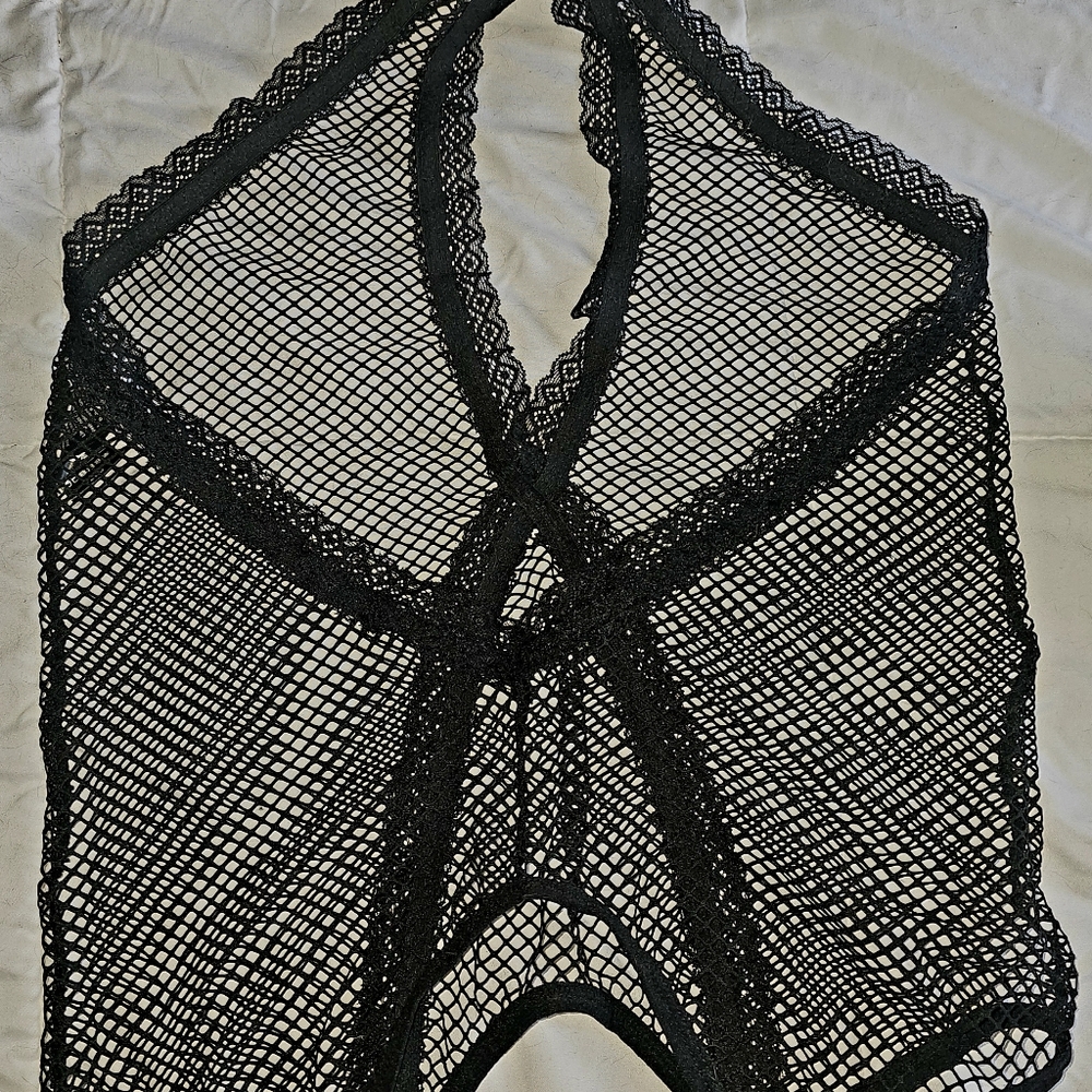 **SOLD** 𝕊𝕖𝕩𝕪 𝔽𝕚𝕤𝕙𝕟𝕖𝕥 𝕃𝕚𝕟𝕘𝕖𝕣𝕚𝕖 - Picture 3 of 9